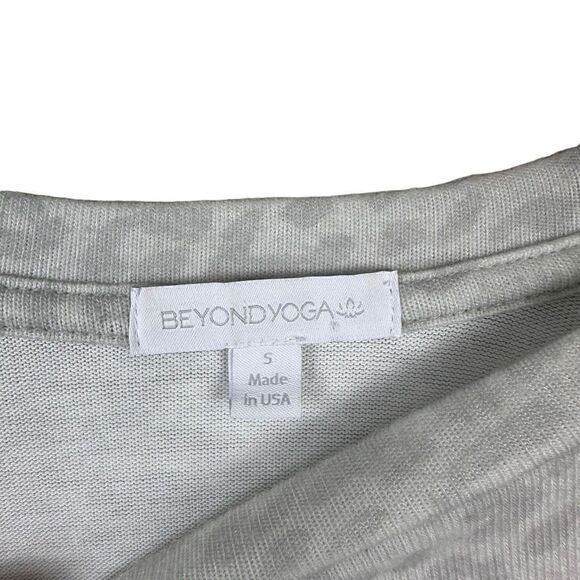 Beyond Yoga leopard print raglan crew pullover size small - Picture 2 of 5